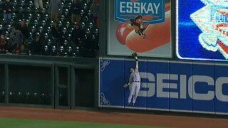 Watch Dustin Ackley's Fantastic Leaping Catch To Take Away Home Run And Extend Game