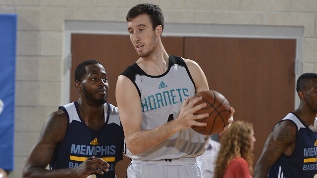 Charlotte Hornets Would Be Crazy To Keep Frank Kaminsky Over 2016 Offseason