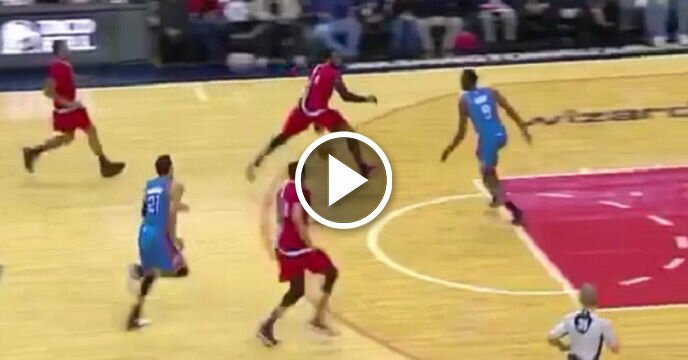 Washington Wizards' John Wall Delivers Ridiculous Between-the-Legs Assist on Fastbreak